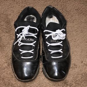 Jordan Retro 11 low used size 10